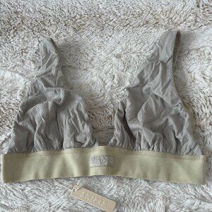 SKIMS Soft Lounge Plunge Bralette in Talc Small